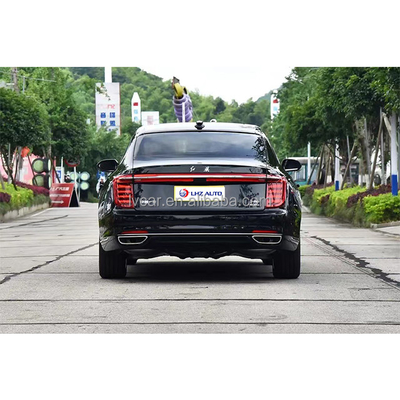 185kW Maximalleistung HongQi H9 beliebtes chinesisches Auto mit Linkslenker und Kraftstoffleistung