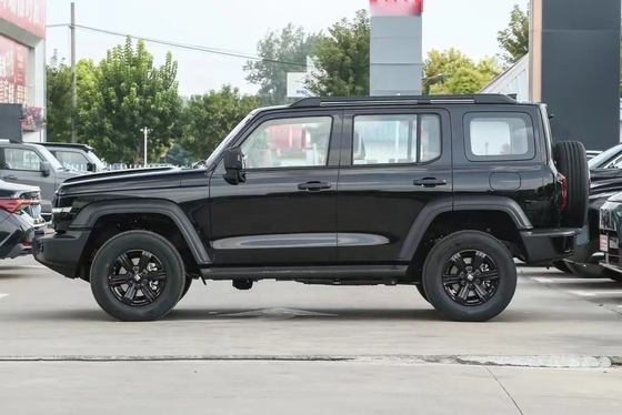 Monat 8 Spezielle Great Wall Motors Tank 300 Off-Road Fahrzeug mit robustem Metall-Dachträger