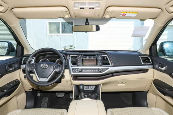 Erleben Sie die Zukunft des Fahrens mit dem Touchscreen des Toyota Highlander 2023