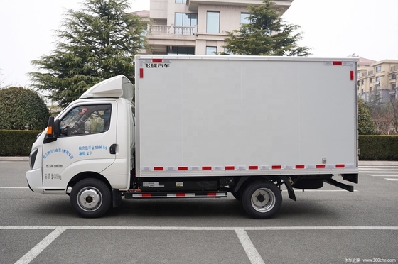 Weißer Elektro-Lkw 2 Sitzplätze 0,5 Stunden Ladezeit 55,7 Batteriekapazität 2023 Jahr