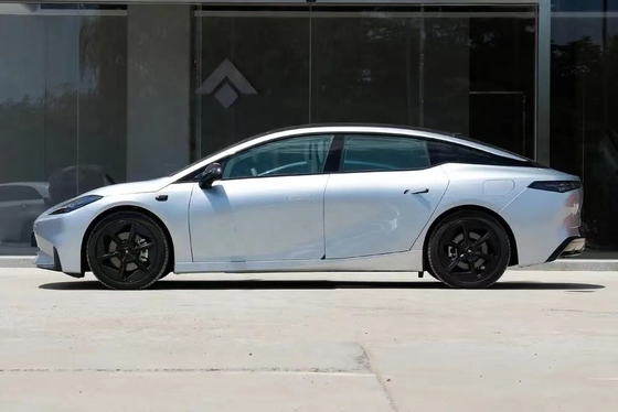 2022 GAC Aian Top Luxuswagen mit Panorama-Sonnendach und Front 4 Rear 2 Radar