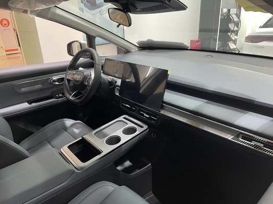s 2023 AION Y Plus Energy SUV mit 400-600 km Reichweite und dunklen Innenraumfarben 5