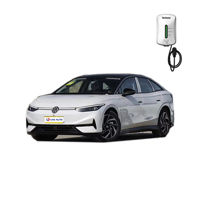 Lassen Sie die Kraft des 2024 Volkswagen ID7 frei, eine rein elektrische Limousine mit 310 N.m Drehmoment.