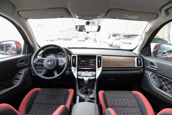 Verbessern Sie die Funktionalität Ihres Autos mit POERs Metalldachregal und Entertainment System