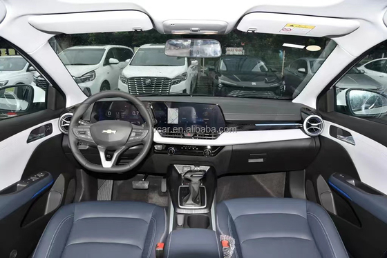 Verbessern Sie Ihre Pendelfahrt mit dem elektrischen Lederinterieur der Chevrolet Cruze Compact Sedan