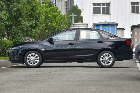 Verbessern Sie Ihre Pendelfahrt mit dem elektrischen Lederinterieur der Chevrolet Cruze Compact Sedan