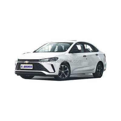 Elektro-Frontfenster und ESC 2022 Chevrolet Monza Hybrid mit dunklem Lederinterieur