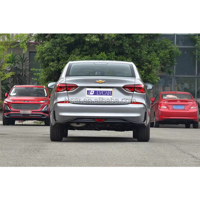 Elektro-Frontfenster und ESC 2022 Chevrolet Monza Hybrid mit dunklem Lederinterieur