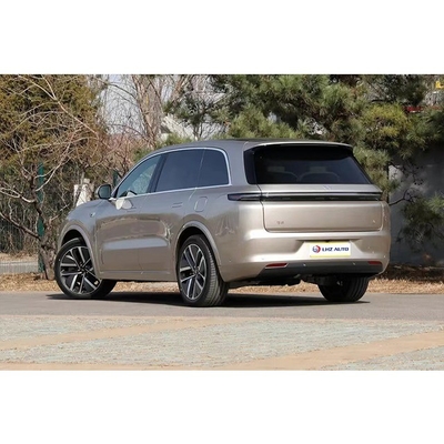Li L8's schönster Großfamilien-SUV mit Ledersitzen und automatischer Klimasteuerung.