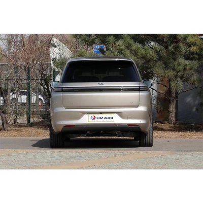 Li L8's schönster Großfamilien-SUV mit Ledersitzen und automatischer Klimasteuerung.