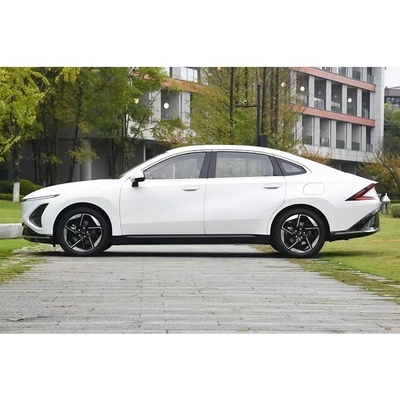 Die Limousine der A-Klasse von 2024 von Wuling Motors mit maximaler Geschwindigkeit von 145 km/h und langen Ausdauer
