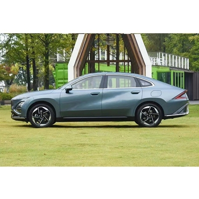 Langstrecken-Lithiumbatterie Wuling Starlight Hybrid Limousine A-Klasse 5 Sitzplätze Energiefahrzeug