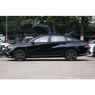Der Wuling Starlight Ein Fünf-Türer Fünf-Sitzer-Limousine der A-Klasse mit einer Höchstgeschwindigkeit von 145