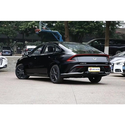 Der Wuling Starlight Ein Fünf-Türer Fünf-Sitzer-Limousine der A-Klasse mit einer Höchstgeschwindigkeit von 145