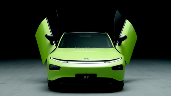 Xpeng P7 Ev 5-Sitzer Elektro-SUV-Auto mit dunkler Innenfarbe und Turbomotor