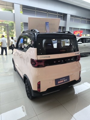 Linkslenken Wuling Mini-Elektroauto mit maximaler Geschwindigkeit von 100 km/h und 4 Sitzplätzen 120km