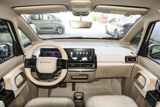 Touchscreen Wuling Baojun Viertürer Fünf-Sitzer-Energiefahrzeug mit 4 Vorwärtsverschiebungen