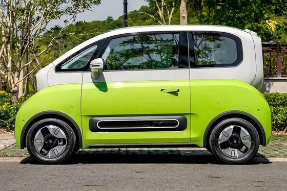 Touchscreen Wuling Baojun Viertürer Fünf-Sitzer-Energiefahrzeug mit 4 Vorwärtsverschiebungen