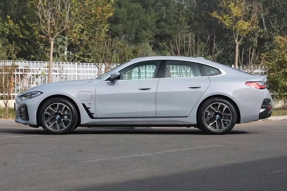 BMW i4 Das mit ABS ausgestattete Energie-Luxus-Performance-Fahrzeug, das bei den Käufern ein Hit ist.
